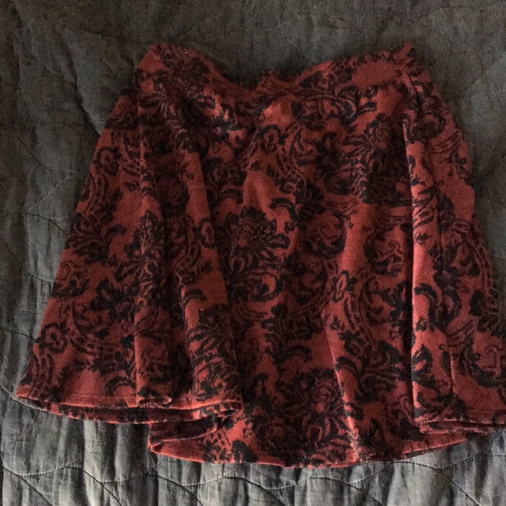 Red patterned skirt S